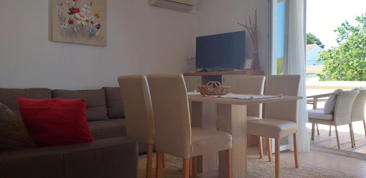 Apartments Golic Biograd Na Moru Exteriör bild
